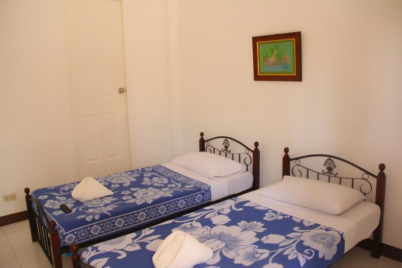 Dona Jovita Garden Resort Calamba  Eksteriør billede